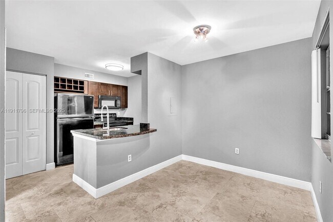Photo - 2820 N Oakland Forest Dr Unit 208