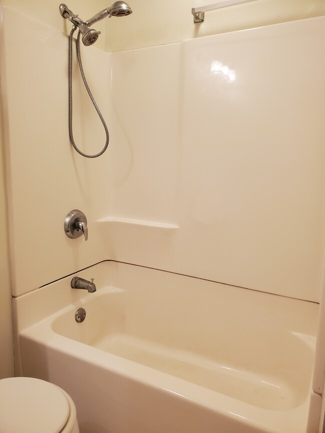 Building Photo - 1560 E Irving Plz Unit Rear lower 2 bdrm