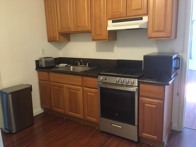 Kitchen - 10985 W Sunset Blvd