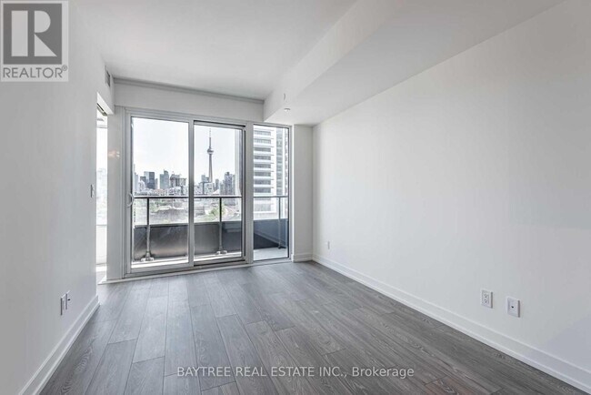 Photo - 19 Western Battery Rd Unité 3220