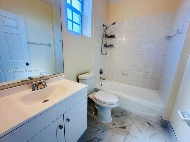 Photo - 1420 NE 33rd Ave