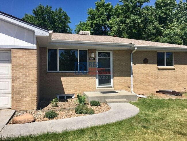 Photo - 4699 Garrison St