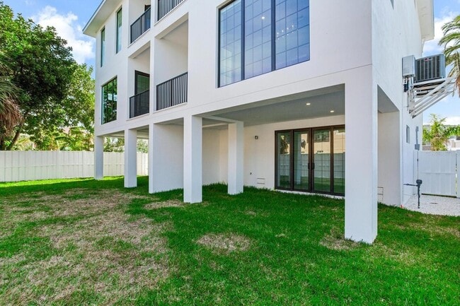 Photo - 140 174th Ave E