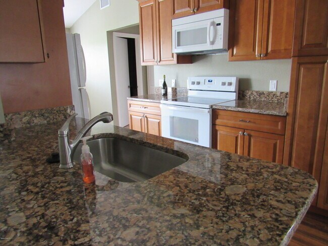 Photo - 526 Beach Park Ln
