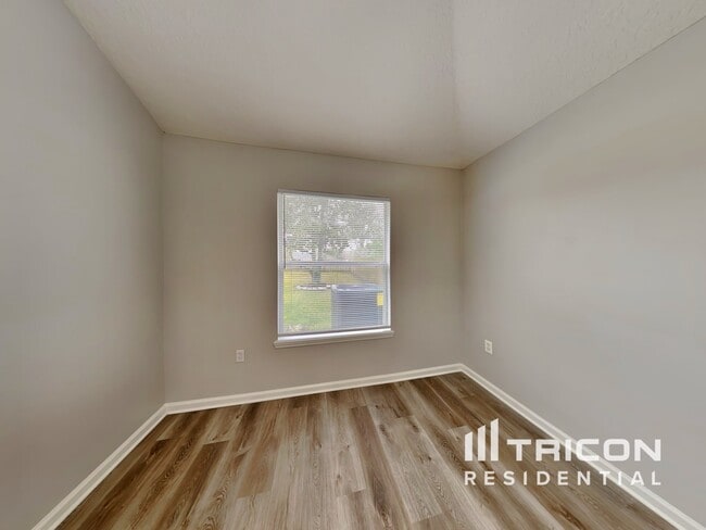 Photo - 2450 Creekfront Dr