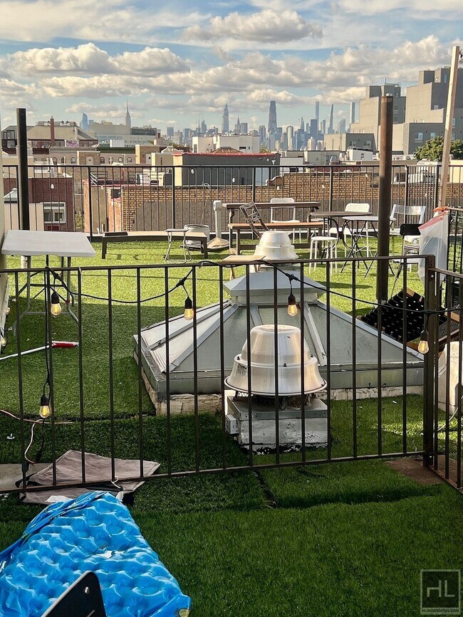 2BR Penthouse w/ Balcony & Private Rooftop Terrace on Bushwick E. Williamsburg Border