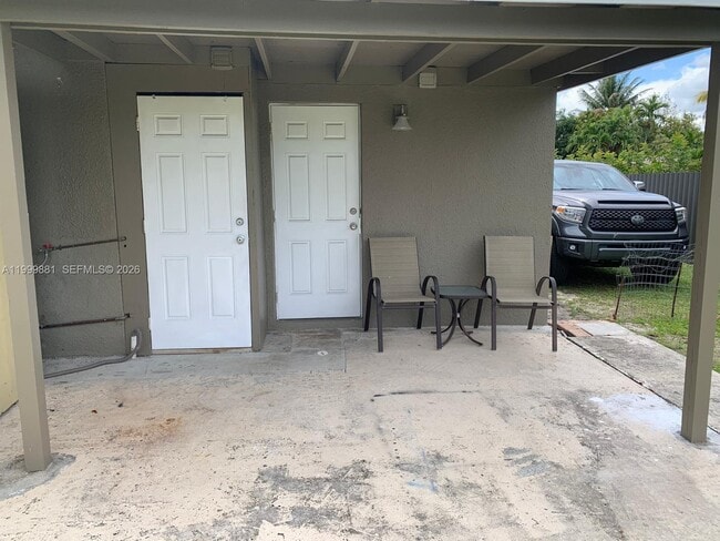 Building Photo - 19121 NE Miami Ct Unit 1