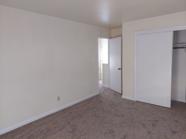 Photo - 2 Bedroom duplex with one car garage