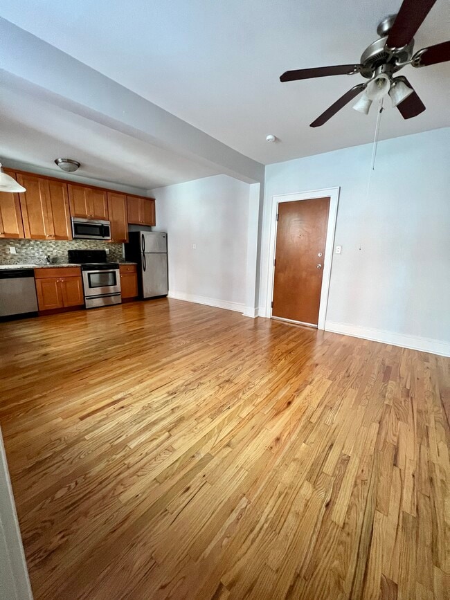 1123-25-27 West Grace Street