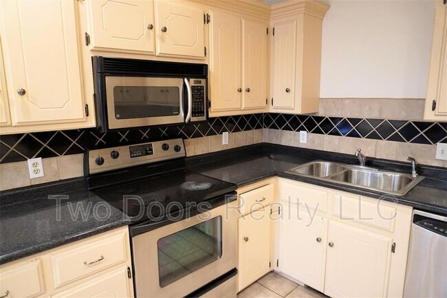 Photo - 785 Kingsgate Rd