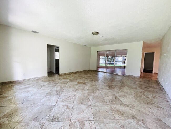 Photo - Spacious 2 Bed/2Bath House for Rent in West Bradenton