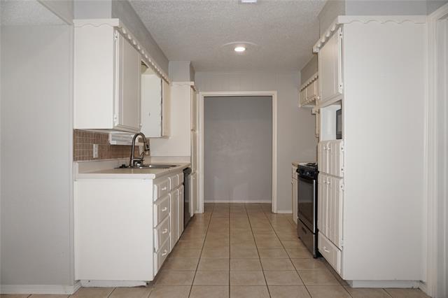 2308 Warwick Ct