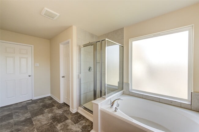 Building Photo - 10907 Woodland Leaf Ln