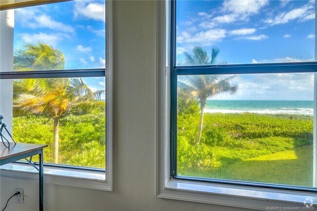 Building Photo - 1289 NE Ocean Blvd Unit 5 Rental
