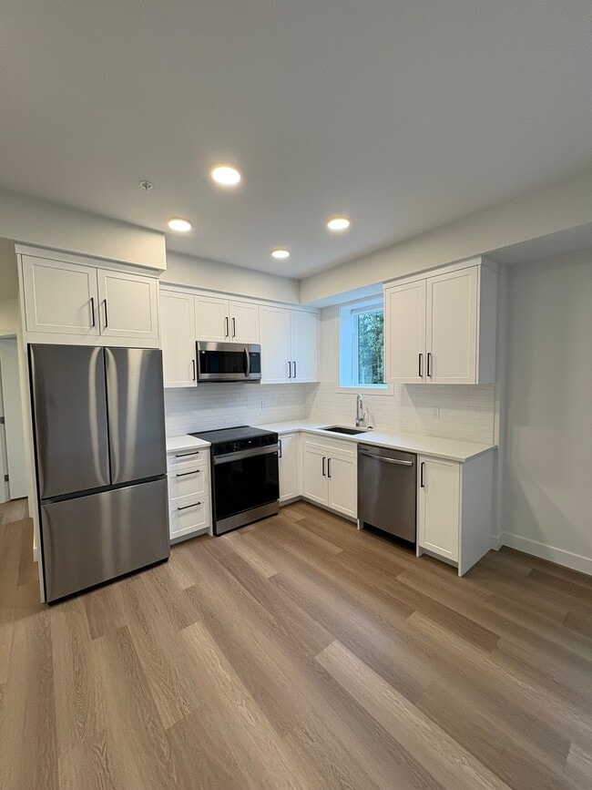 Building Photo - 33820 S Fraser Way Unit 412