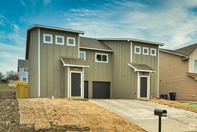 Building Photo - Fort Worth Duplex NOW LEASING for a June M... Rental