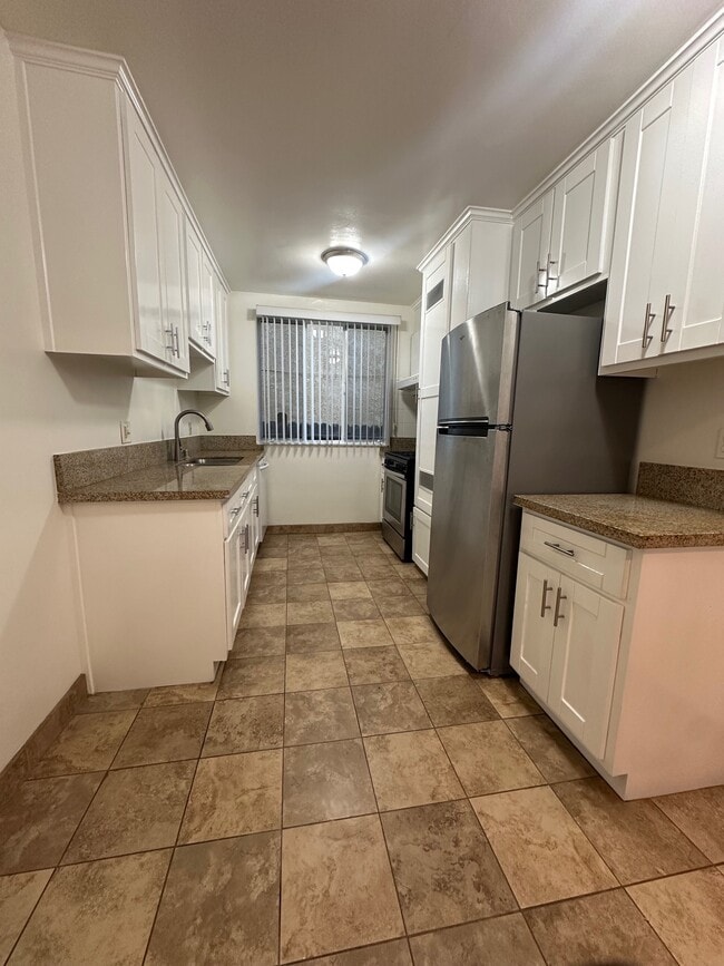 Building Photo - 2320 W 24th St Unit # 1