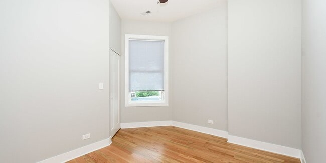 Photo - Recently Rehabbed, Top Floor 2bd/2bth Avail 5/20 Unit 2127 W Chicago  3F