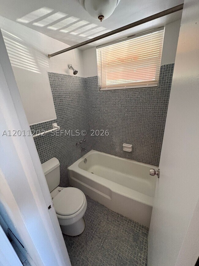 1590 NE 125th St Unit 1