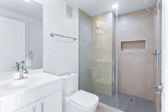 Baños termales - 1109 Fern St NW