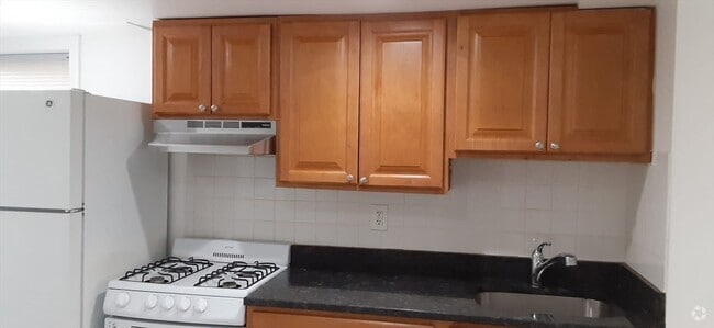 Building Photo - 104 Beacon St Unit 1 Rental
