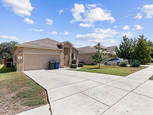 Photo - Charming Home Awaits: Spacious & Modern Li...