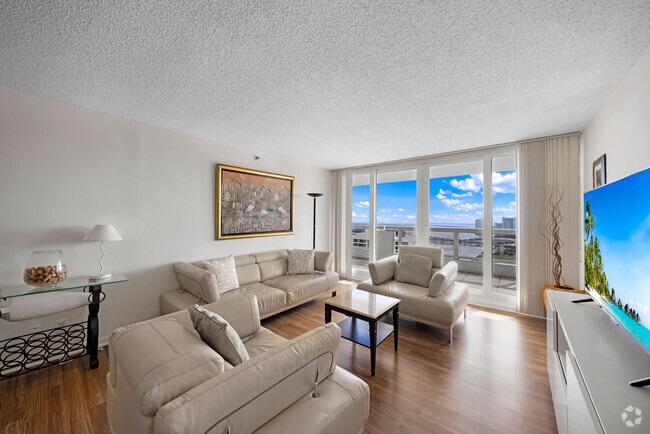 Building Photo - 1717 N Bayshore Dr Rental