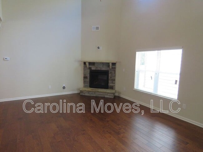 Photo - 163 Heatherwood Ln