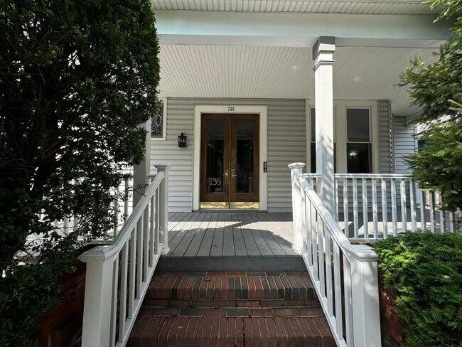 Photo - 733-735-735 JFK Blvd E