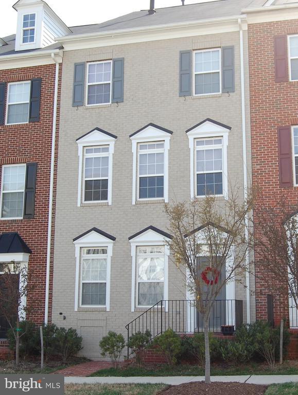Building Photo - 912 Grand Champion Dr Rental