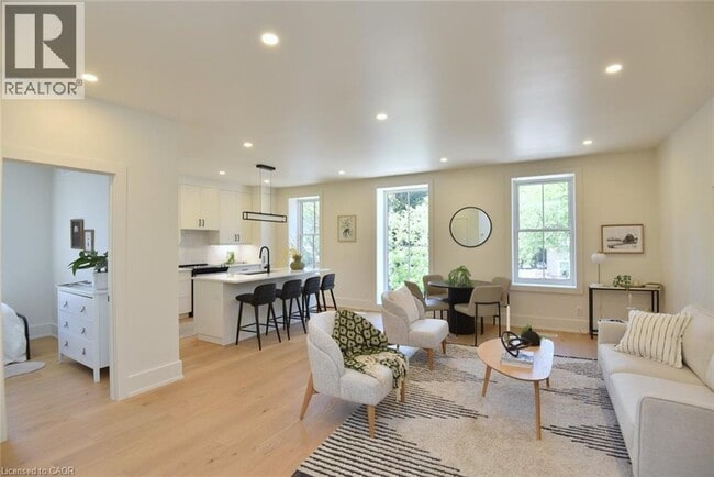 Photo - 284 Wilson St E Unité 201