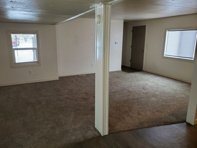 Photo - 2709 E L Ave