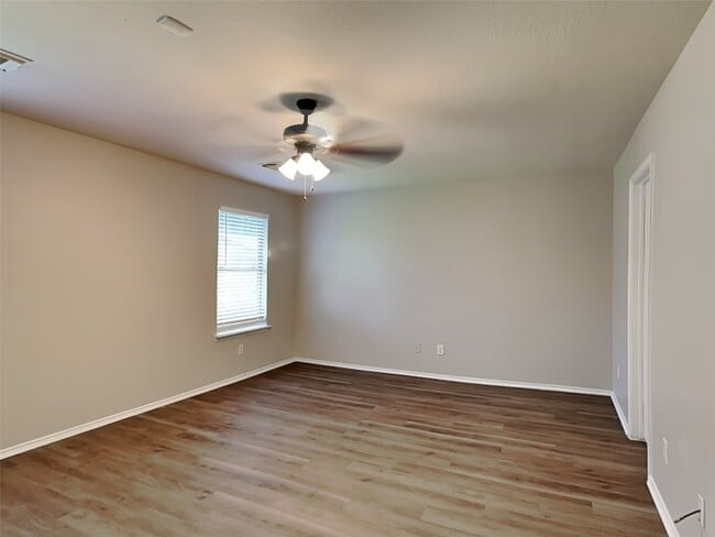 Photo - 1207 Hannover Blvd