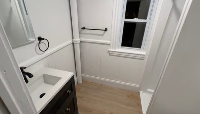 Building Photo - 308 Colchester Ave Rental