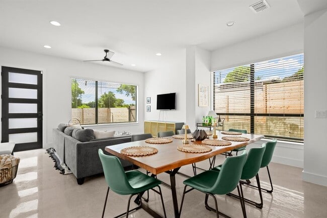 Photo - 1006 Winsted Ln