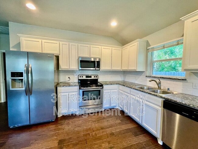 Photo - 3115 N Hickory St