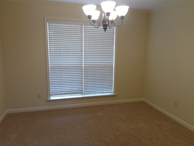 Photo - 290 Oaks Edge