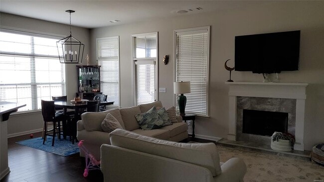 Photo - 8863 Broderick St