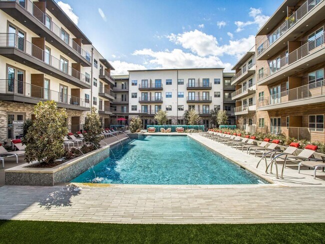 Bluffs at Midway Hollow apartments — community photo