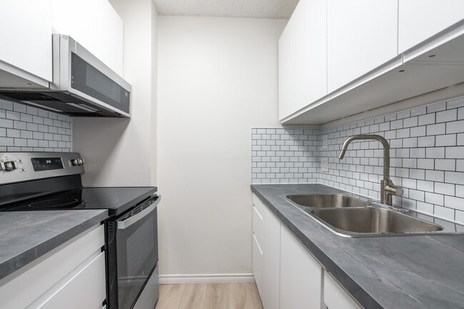 Photo - 10883 Saskatchewan Dr NW