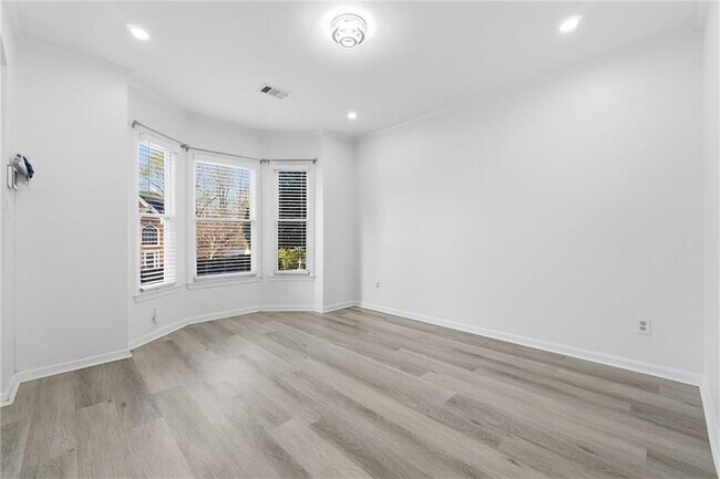 Photo - 1150 River Overlook Dr NW