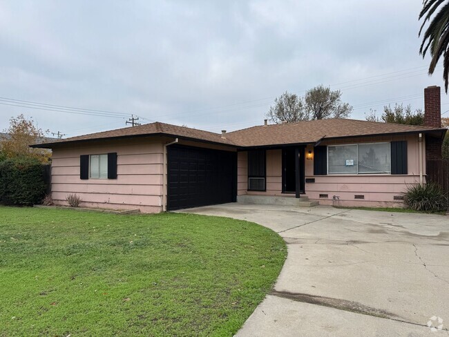 Building Photo - Four Bed, Three Bath Home In Stockton