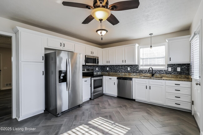 Photo - 193 Tecumseh Dr