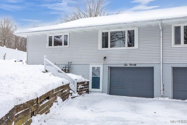 Photo - 1090 Stolle Rd