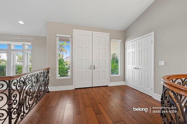 4911 Amador Dr