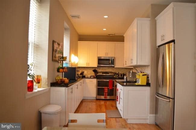 Photo - 300 Lombard St