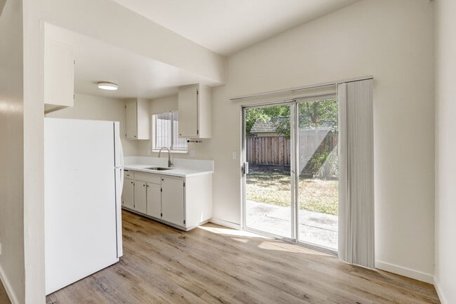 Photo - 406 Scripps Dr