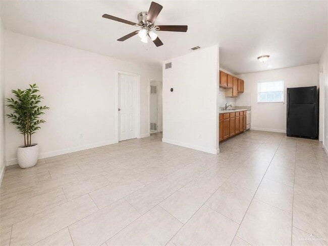 Photo - 12 W Smith St