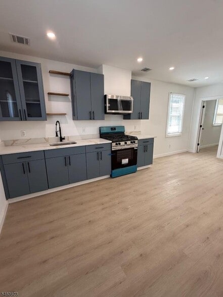 94 Broughton Ave