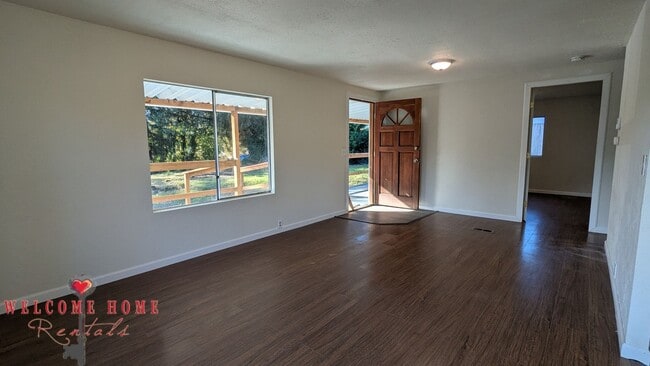 Photo - Huge fenced lot - bring your boat, trucks,...